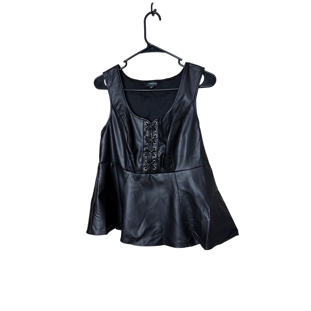 Torrid Womens Black Faux Leather Lace Up Peplum Top Sleeveless Size 00‎ Large